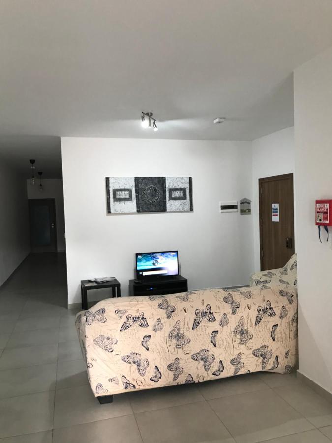 Luqa Apartment - 5 Mins From Airport Ngoại thất bức ảnh